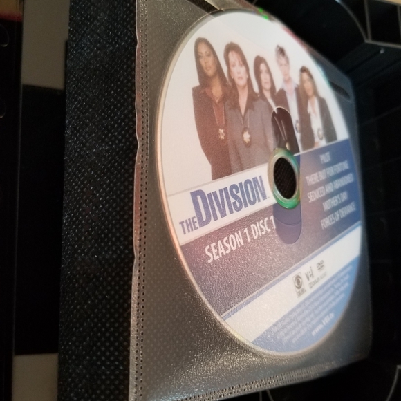EXTREMELY RARE DVD Box Set "The Division" All female leads. - Picture 9 of 15